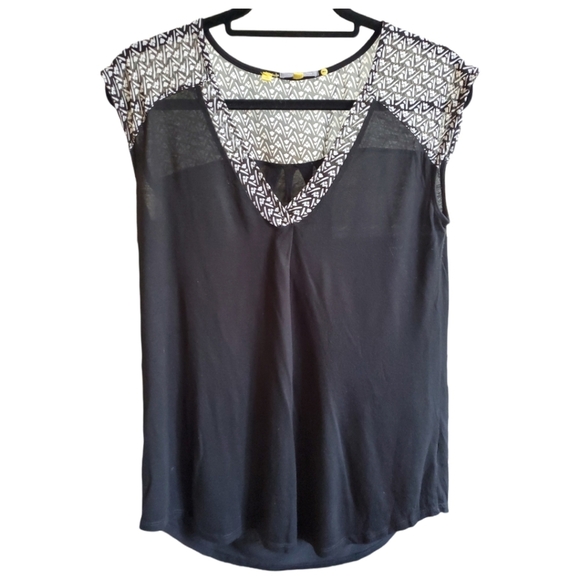 Anthropologie Tops - ANTHROPOLOGIE Little Yellow Button Black High Low Sleeveless Blouse